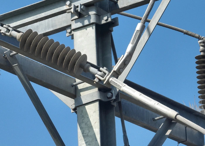 Infrared thermal image showing reverse thermal variation in 33kV disc insulator string — Severity Level 3 indicating early-stage insulation degradation on transmission line